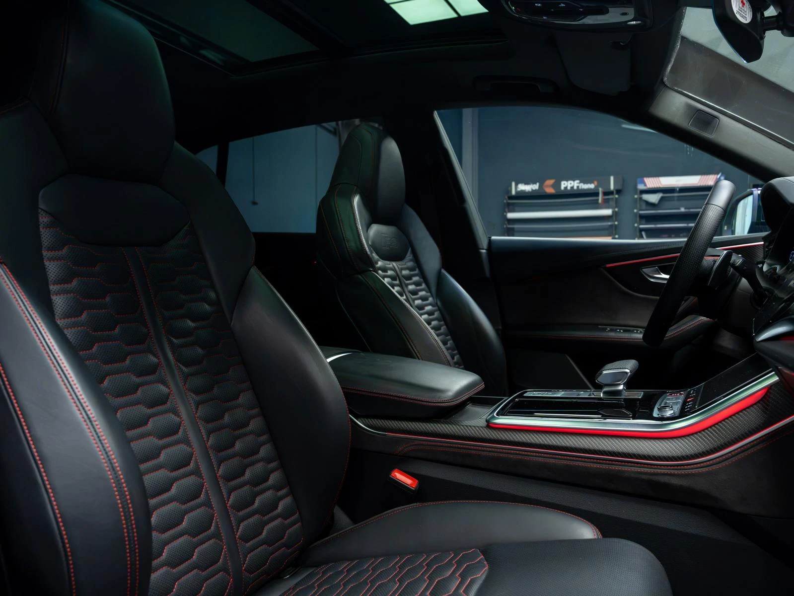 Audi RSQ8 QUATTRO* B&O* MATRIX* 360CAM* PANO* HUD* ОБДУХВ* , снимка 11 - Автомобили и джипове - 55655722