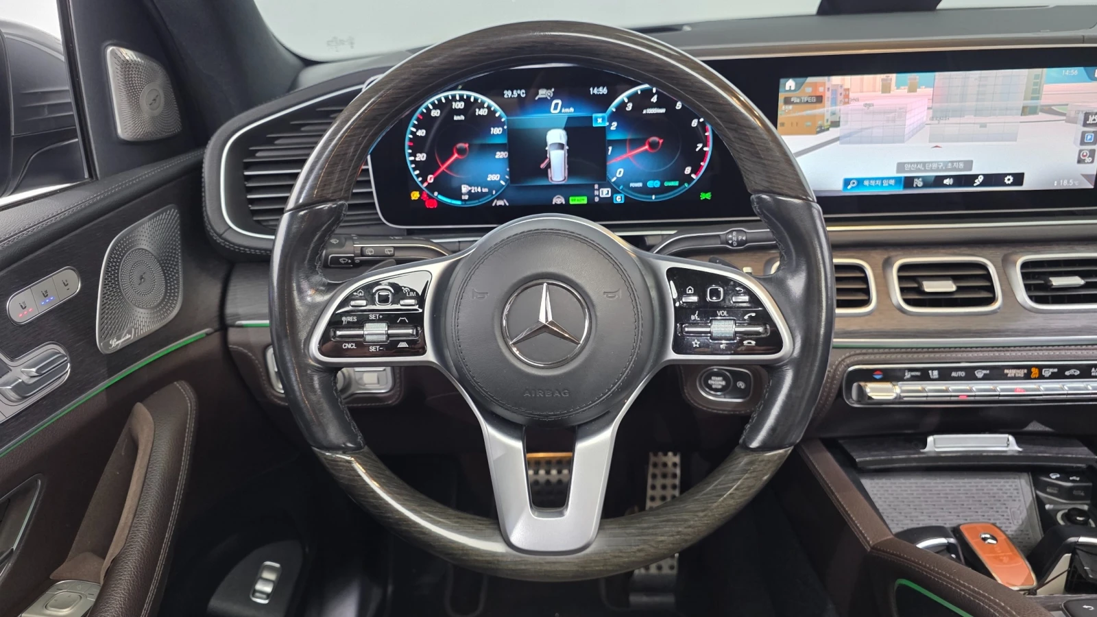 Mercedes-Benz GLS580 GLS 580 4MATIC | HUD | 360  камера | Масаж, снимка 12 - Автомобили и джипове - 55853103