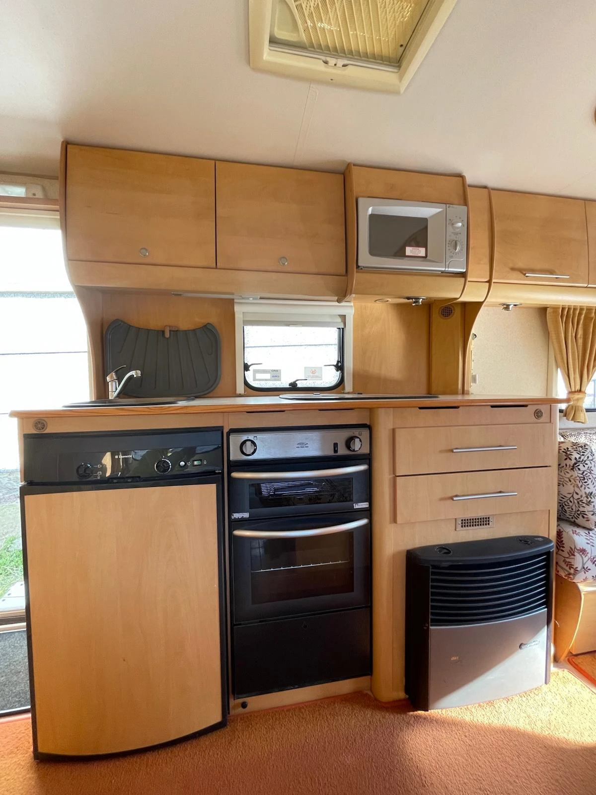 Каравана Bailey Pageant 6 Champagne, снимка 11 - Каравани и кемпери - 54271875