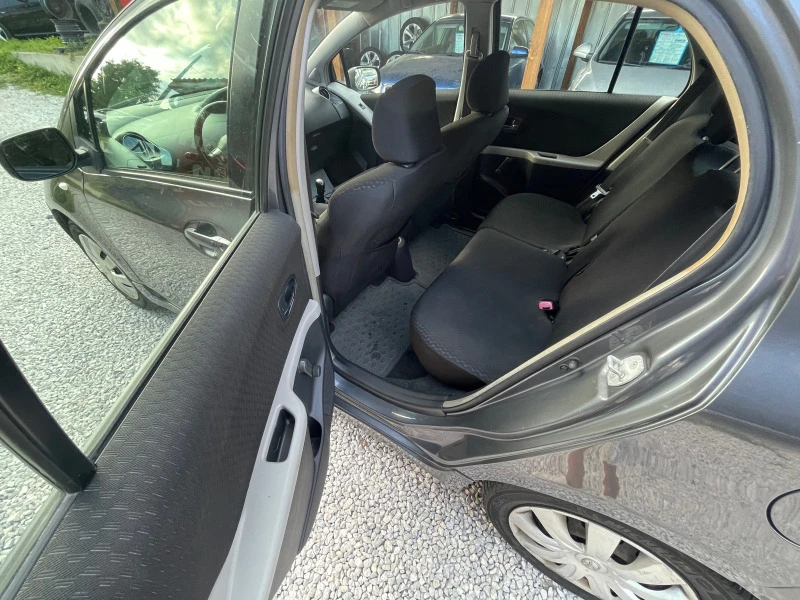 Toyota Yaris 1.8 i TS, снимка 9 - Автомобили и джипове - 47669840