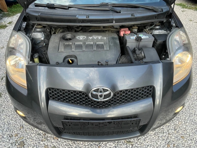 Toyota Yaris 1.8 i TS, снимка 14 - Автомобили и джипове - 47669840