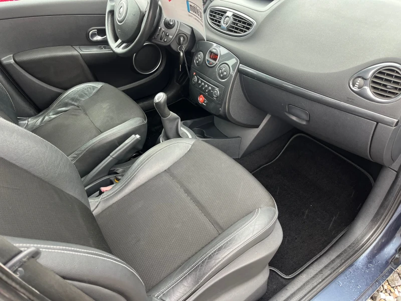 Renault Clio 1.5, снимка 9 - Автомобили и джипове - 48117229