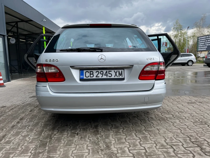 Mercedes-Benz E 220, снимка 5 - Автомобили и джипове - 52468040