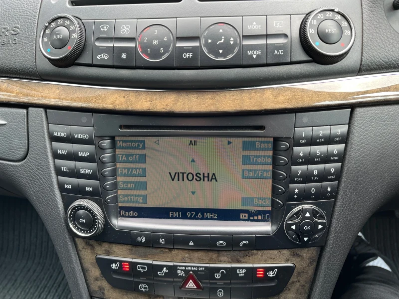 Mercedes-Benz E 220, снимка 12 - Автомобили и джипове - 52468040