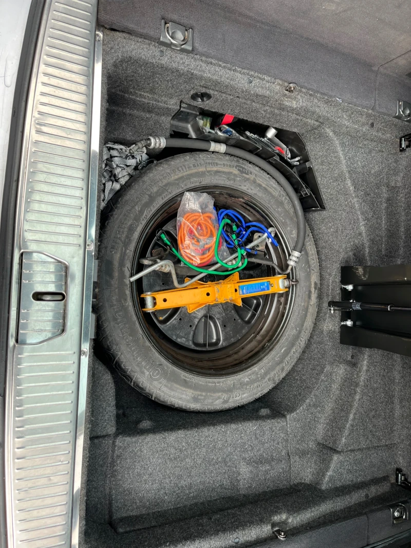 Mercedes-Benz E 220, снимка 8 - Автомобили и джипове - 52468040