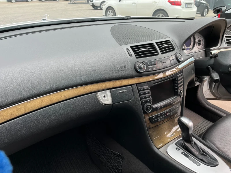 Mercedes-Benz E 220, снимка 6 - Автомобили и джипове - 52468040