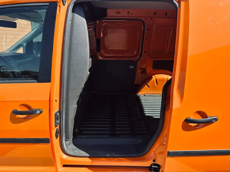VW Caddy 2.0 TDI, снимка 11 - Автомобили и джипове - 51659578