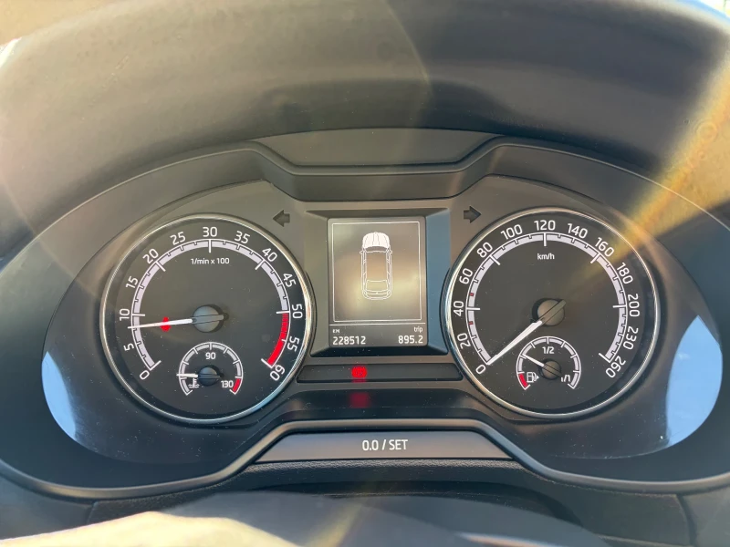 Skoda Octavia 1, 6 TDI, снимка 9 - Автомобили и джипове - 52495752