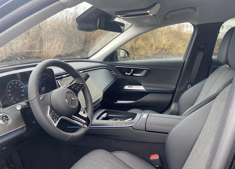 Mercedes-Benz E 220 Avantgarde/AHK/DigitalLight/360 , снимка 4 - Автомобили и джипове - 52646409