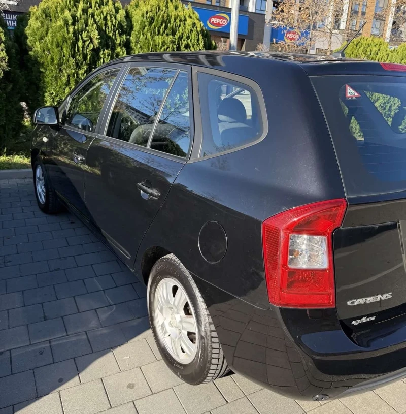 Kia Carens 2.0 бензин/ГАЗ, снимка 4 - Автомобили и джипове - 52735263