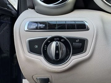 Mercedes-Benz C 350 Премиум Изпълнение Full Led, снимка 13 - Автомобили и джипове - 53585229