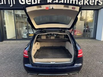 Mercedes-Benz C 350 Премиум Изпълнение Full Led, снимка 11 - Автомобили и джипове - 53585229