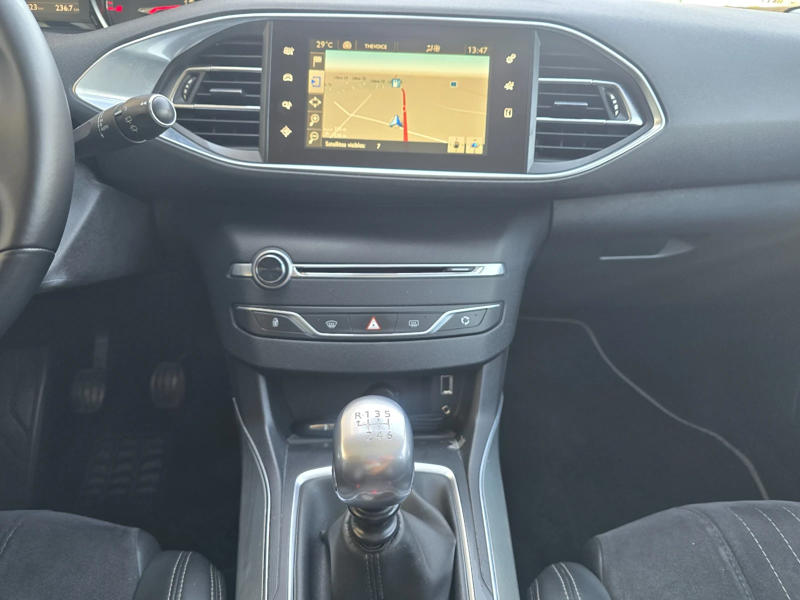 Peugeot 308 1.6HDI 120 EURO 6B Keyless PANORAMA | Mobile.bg   16