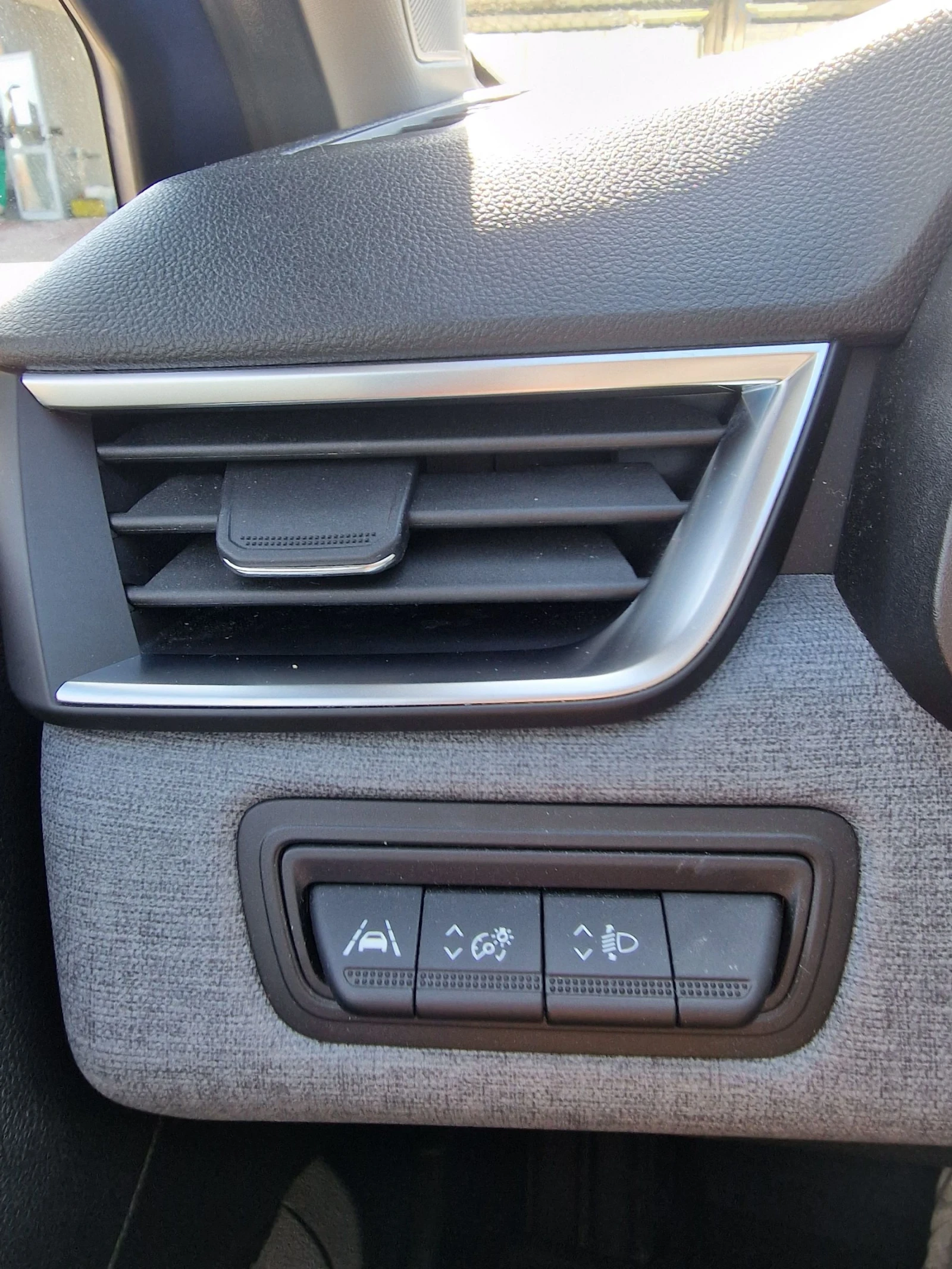 Renault Clio 1.5 Blue dci, снимка 11 - Автомобили и джипове - 53835371