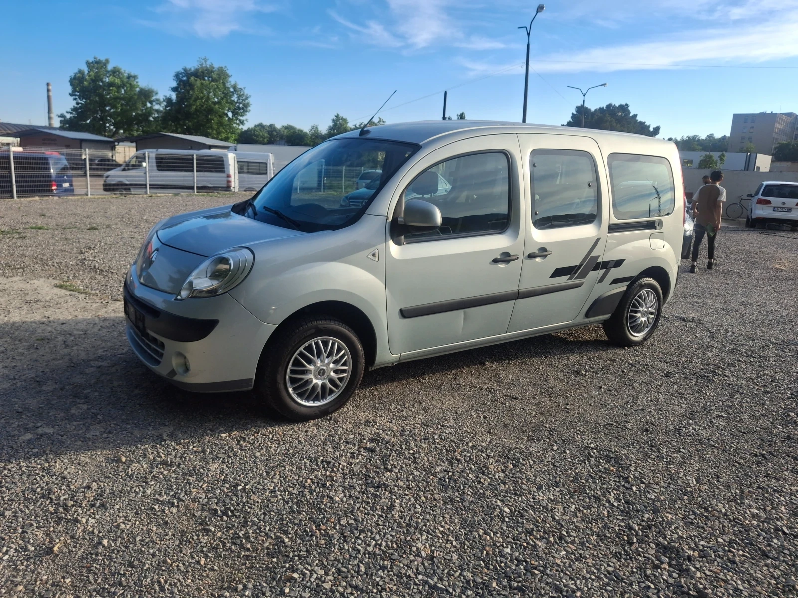 Renault Kangoo 7 Mesta Lang , снимка 8 - Автомобили и джипове - 54838813