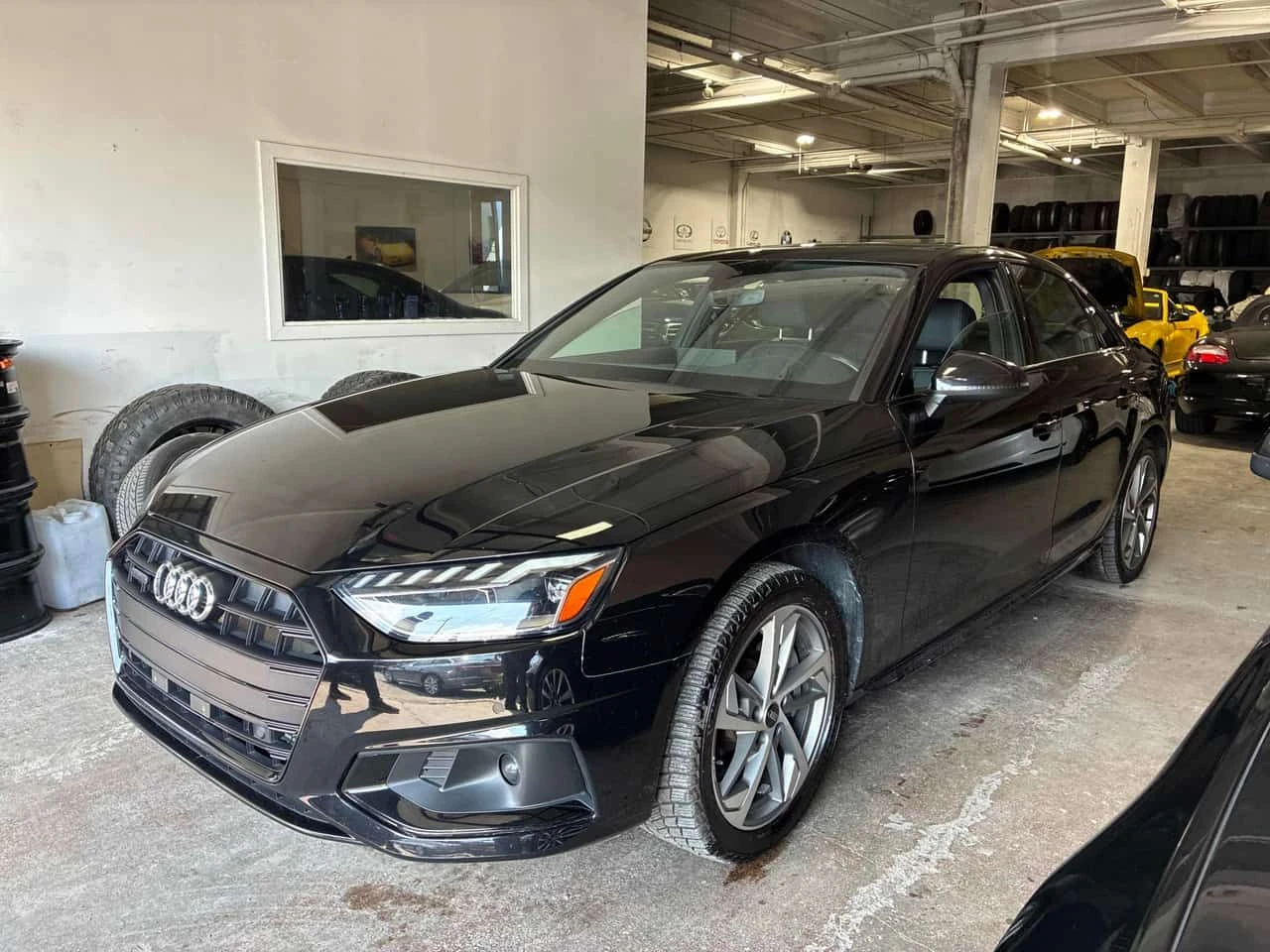 Audi A4 Komfort | DISTRONIC | ШИБИДАХ | 