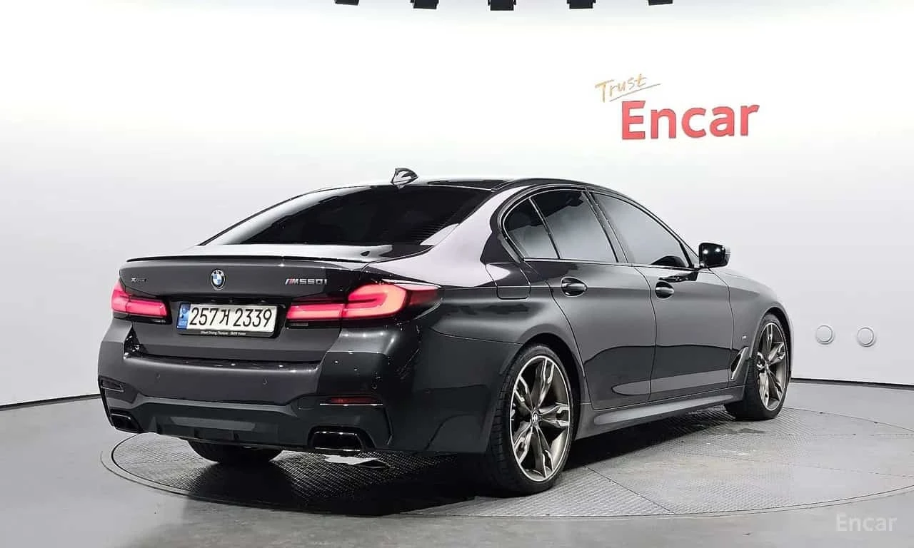 BMW 550 * M550i xDrive * ФИКСИРАНА ЦЕНА ДО БЪЛГАРИЯ * , снимка 2 - Автомобили и джипове - 56256468