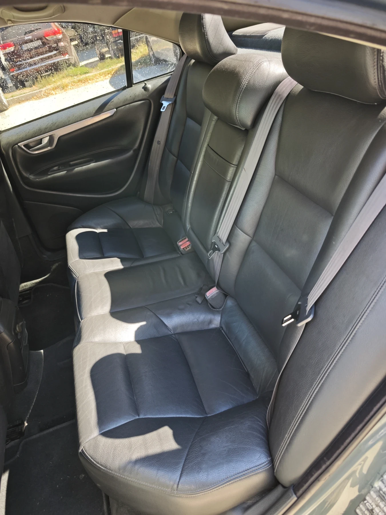 Volvo S60 2.4i, снимка 6 - Автомобили и джипове - 56345382