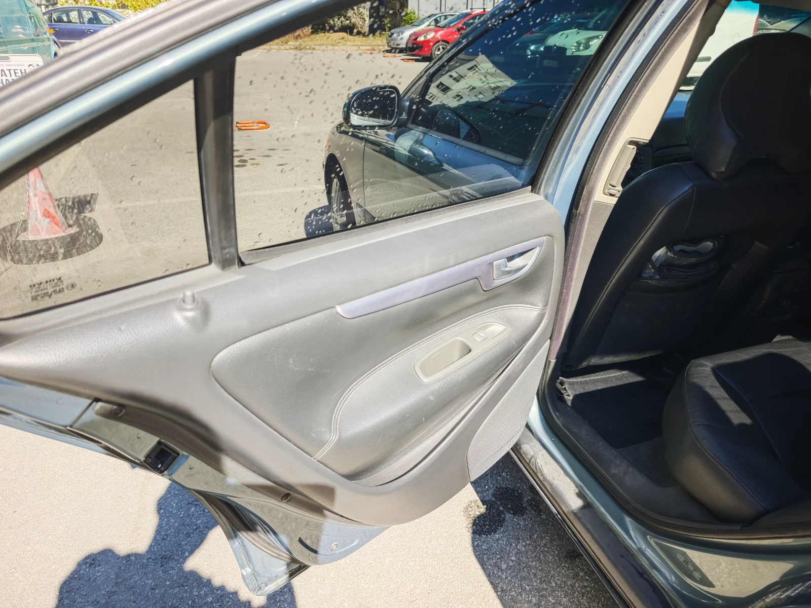 Volvo S60 2.4i, снимка 7 - Автомобили и джипове - 56345382