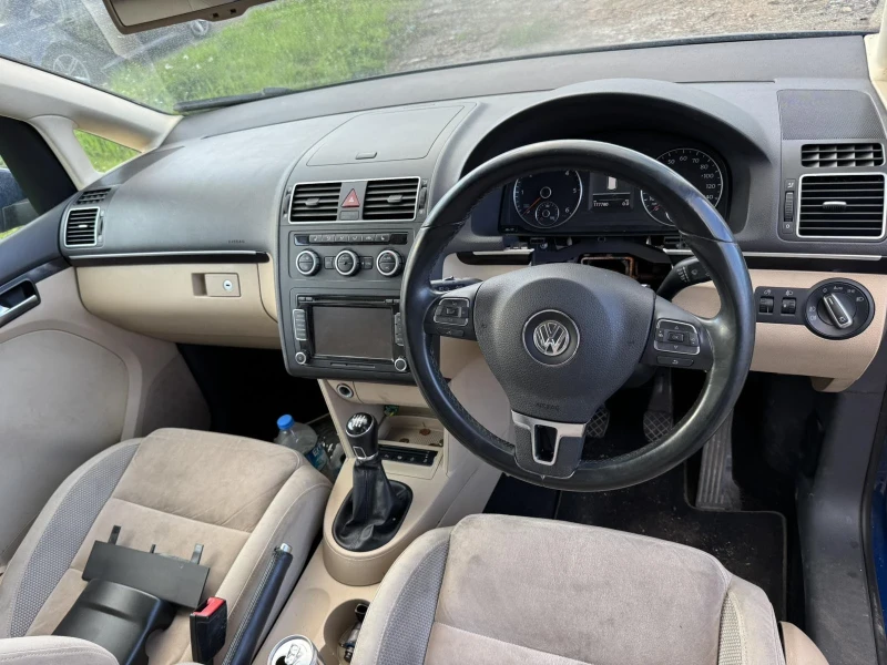 VW Touran 2.0 тди, снимка 7 - Автомобили и джипове - 49962701
