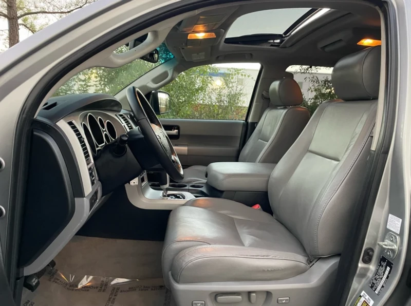 Toyota Sequoia * * CARFAX * * АВТО КРЕДИТ * * , снимка 6 - Автомобили и джипове - 52857190