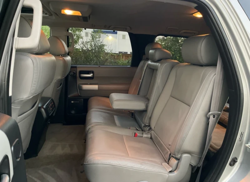 Toyota Sequoia * * CARFAX * * АВТО КРЕДИТ * * , снимка 10 - Автомобили и джипове - 52857190