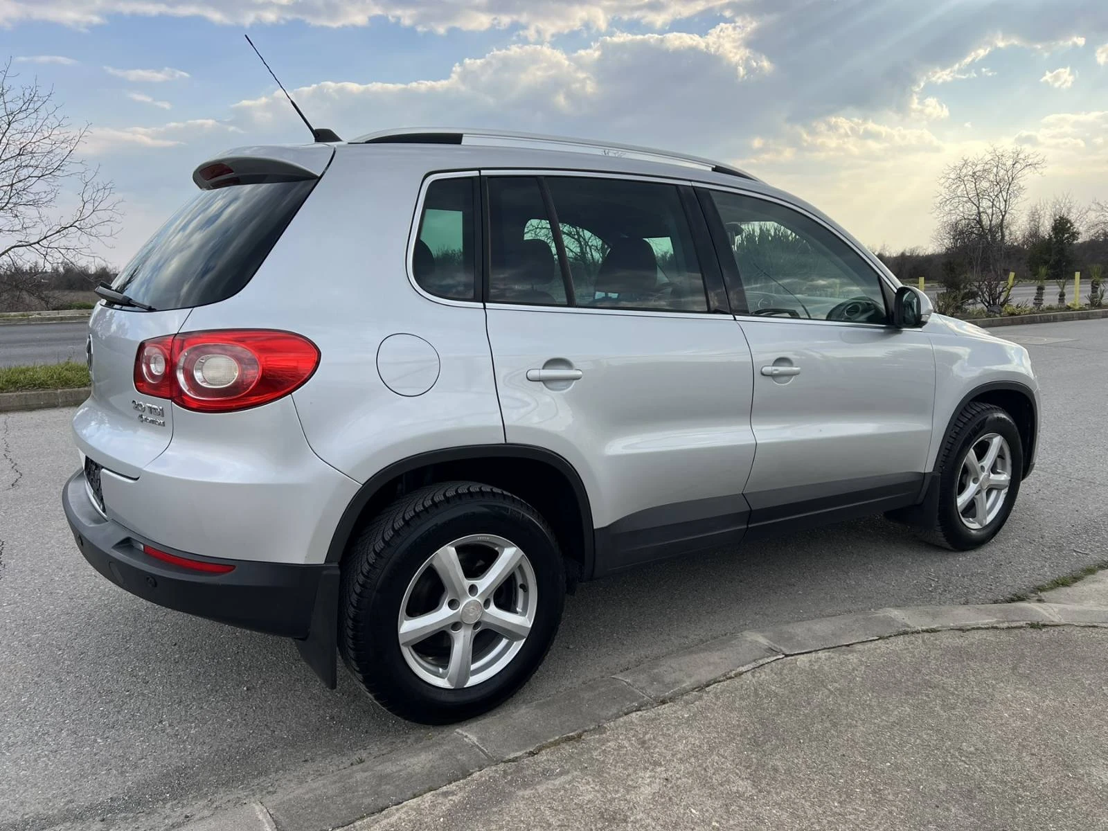 VW Tiguan 2.0TDI 4X4 - изображение 5