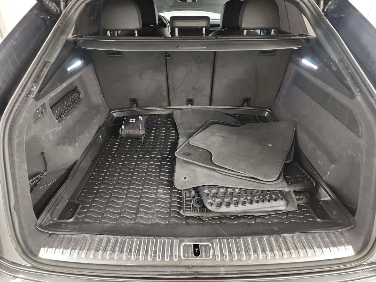 Audi Q8 TECHNIK| BANG & OLUFSEN| HEAD-UP| 360 КАМЕРИ| PANO, снимка 15 - Автомобили и джипове - 54097233