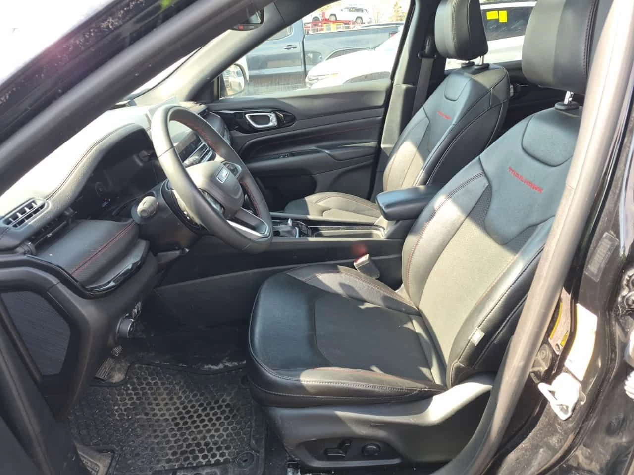 Jeep Compass * TRAILHAWK * REMOTE START* CARPLAY * PANO, снимка 5 - Автомобили и джипове - 54356461