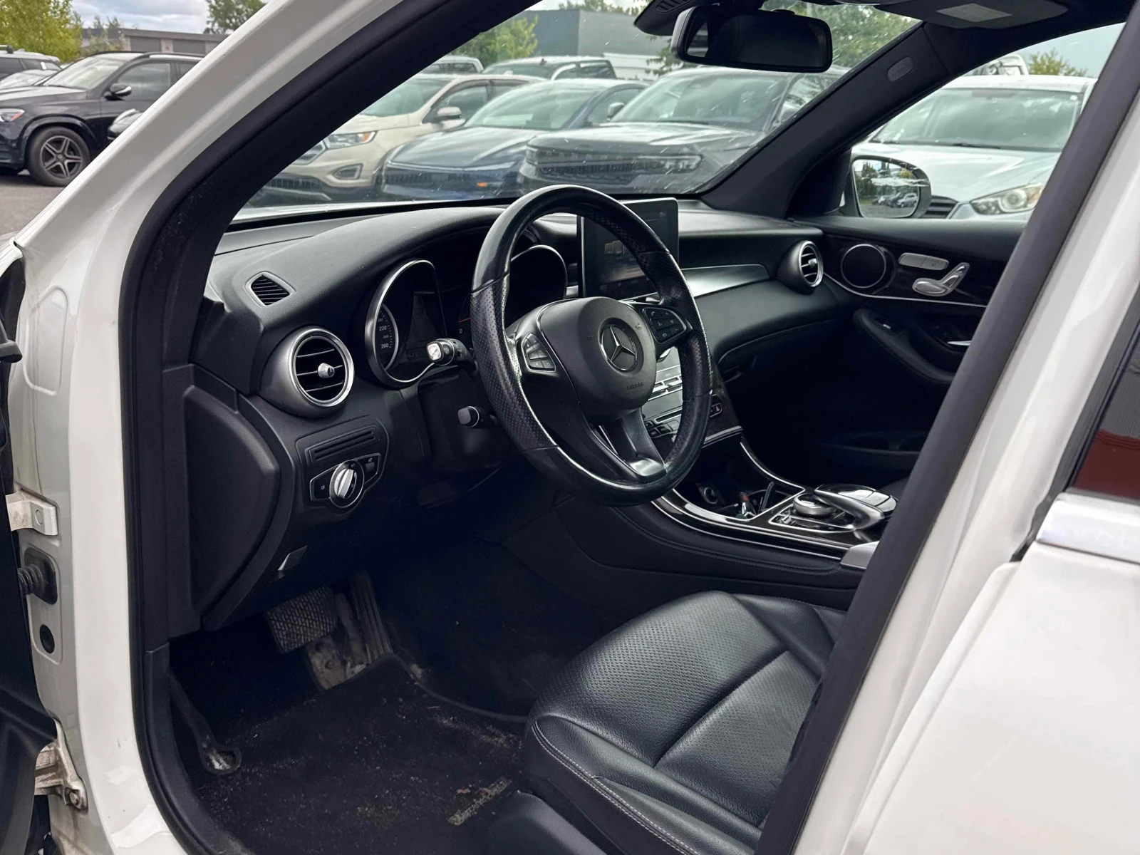 Mercedes-Benz GLC 300 4MATIC | CARFAX | АВТОФИНАНСИРАНЕ, снимка 7 - Автомобили и джипове - 56076130