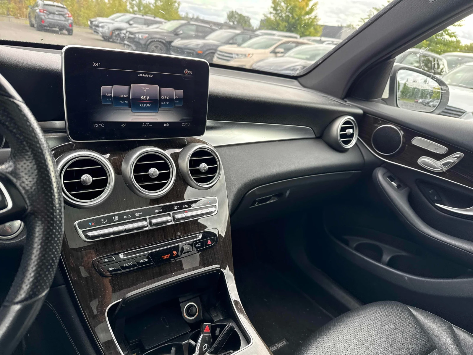 Mercedes-Benz GLC 300 4MATIC | CARFAX | АВТОФИНАНСИРАНЕ, снимка 9 - Автомобили и джипове - 56076130