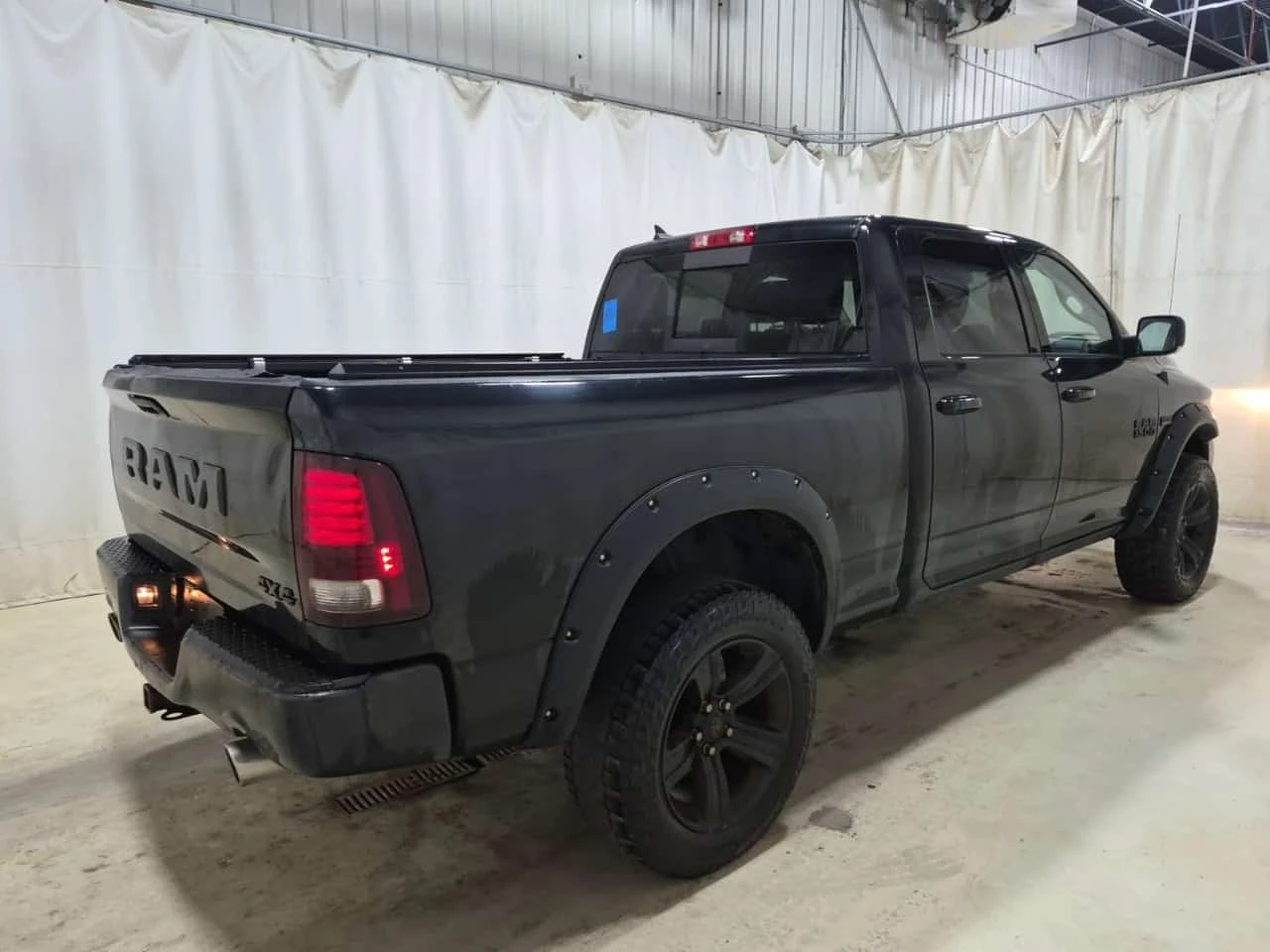 Dodge RAM 1500 * NIGHT CREW CAB STD BED * АВТОКРЕДИТ * , снимка 4 - Автомобили и джипове - 56309625