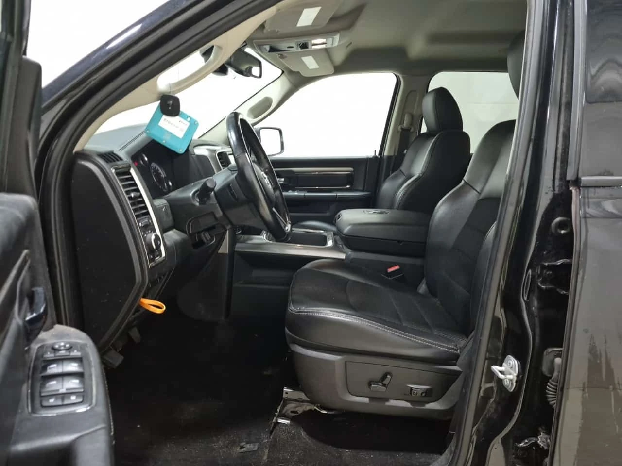 Dodge RAM 1500 * NIGHT CREW CAB STD BED * АВТОКРЕДИТ * , снимка 9 - Автомобили и джипове - 56309625