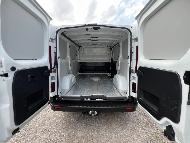 Nissan NV300 2.0DCi 145k.c./3-МЕСТЕН/160277км./Серв. история/, снимка 10 - Бусове и автобуси - 50625568