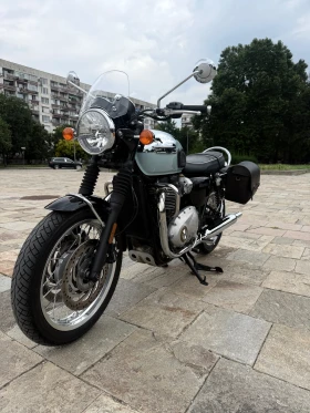����� �� �������� �� Triumph Bonneville