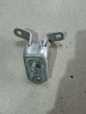 Панта врата предна лява долна Форд Фиеста