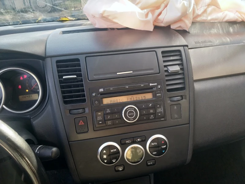 Nissan Tiida Ц 11, снимка 15 - Автомобили и джипове - 53290430