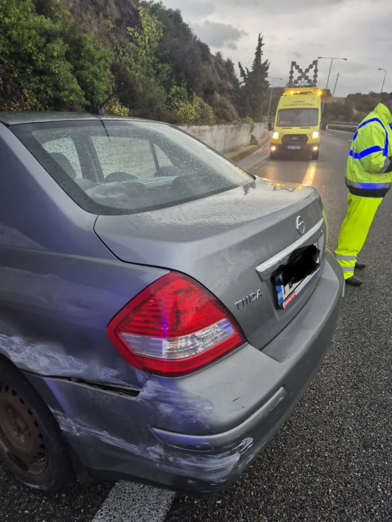 Nissan Tiida Ц 11, снимка 8 - Автомобили и джипове - 52516420