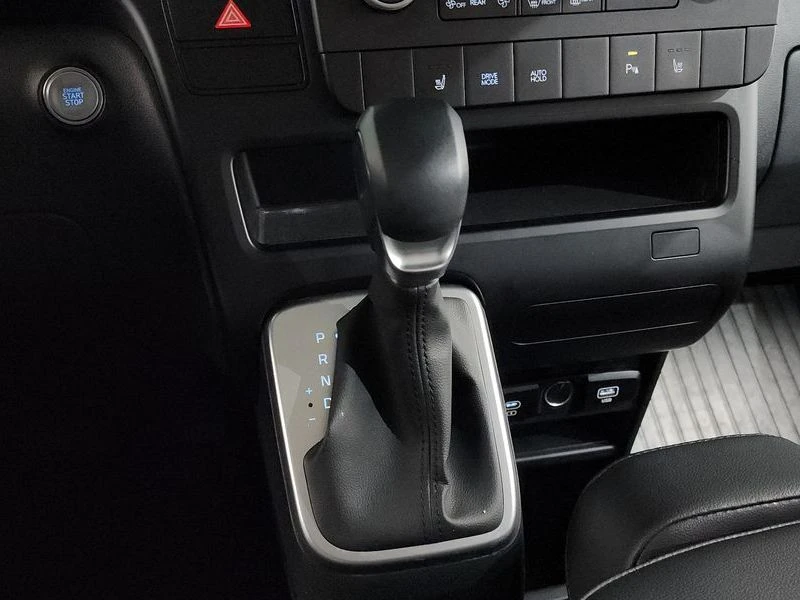 Hyundai Staria 2.2 Automatic, снимка 9 - Автомобили и джипове - 55949579