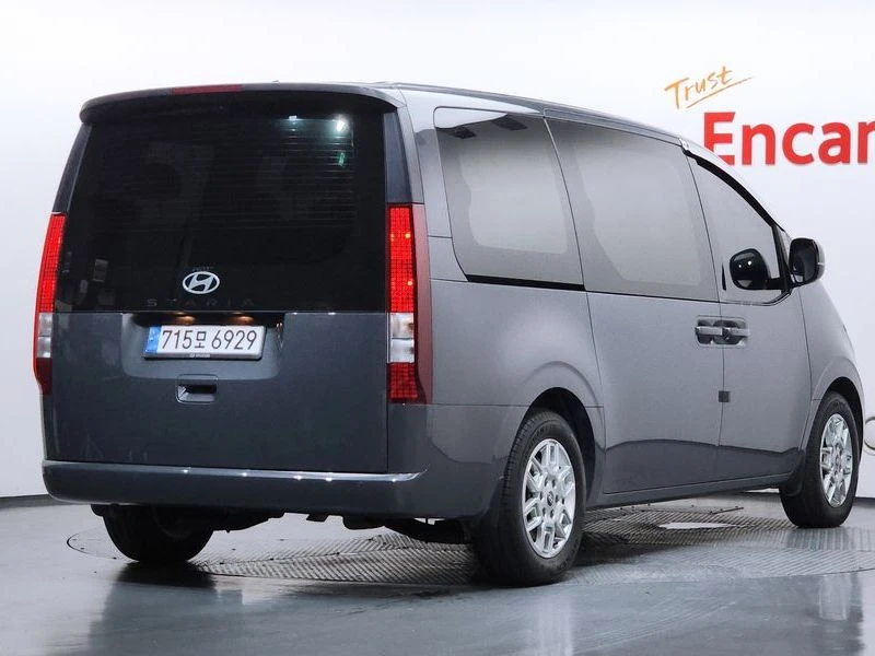 Hyundai Staria 2.2 Automatic, снимка 2 - Автомобили и джипове - 55949579