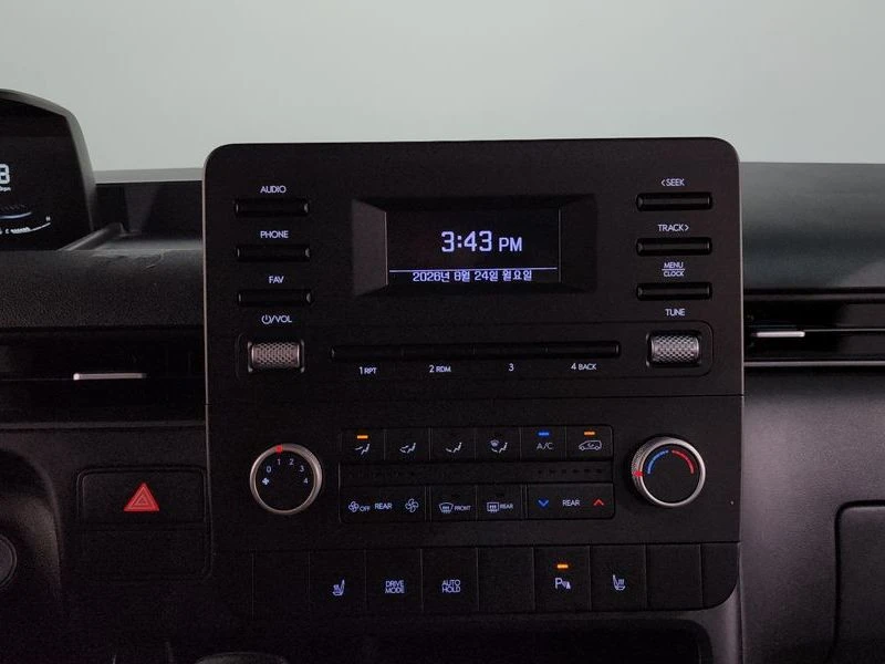 Hyundai Staria 2.2 Automatic, снимка 17 - Автомобили и джипове - 55949579