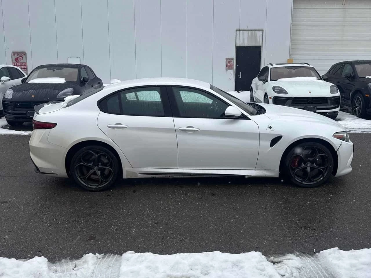 Alfa Romeo Giulia * Quadrifoglio * ПОДГРЕВ* KEYLESS* NAVI* , снимка 3 - Автомобили и джипове - 53752170