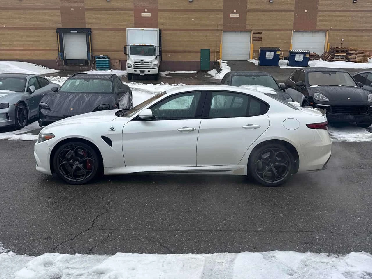 Alfa Romeo Giulia * Quadrifoglio * ПОДГРЕВ* KEYLESS* NAVI* , снимка 2 - Автомобили и джипове - 53752170