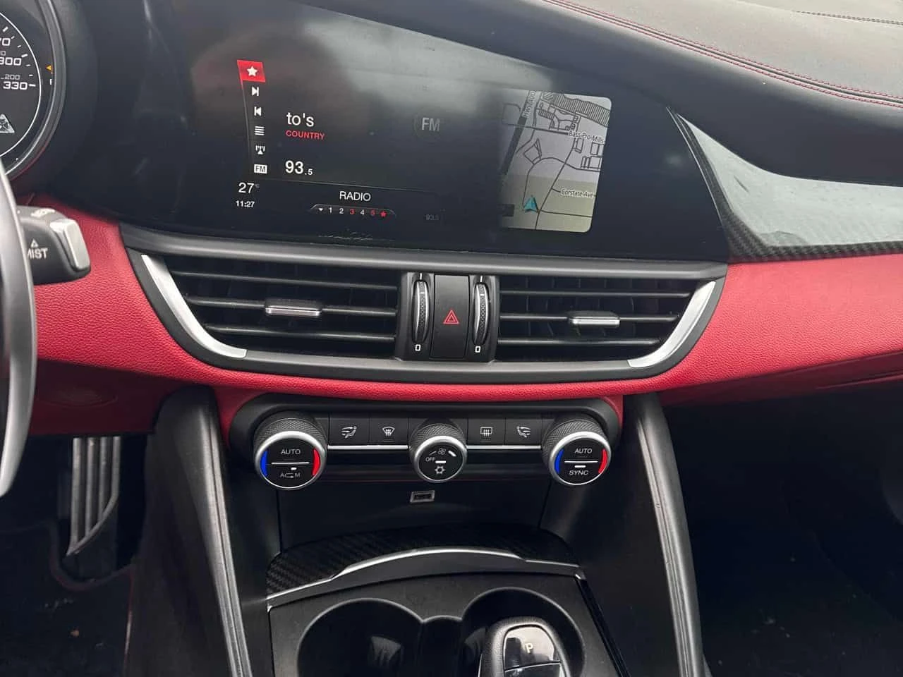 Alfa Romeo Giulia * Quadrifoglio * ПОДГРЕВ* KEYLESS* NAVI* , снимка 9 - Автомобили и джипове - 53752170