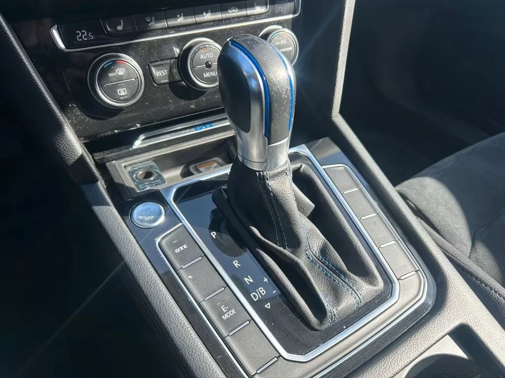 VW Passat Lim. Hybrid GTE* HUD* DigitalCockpit , снимка 7 - Автомобили и джипове - 54033600