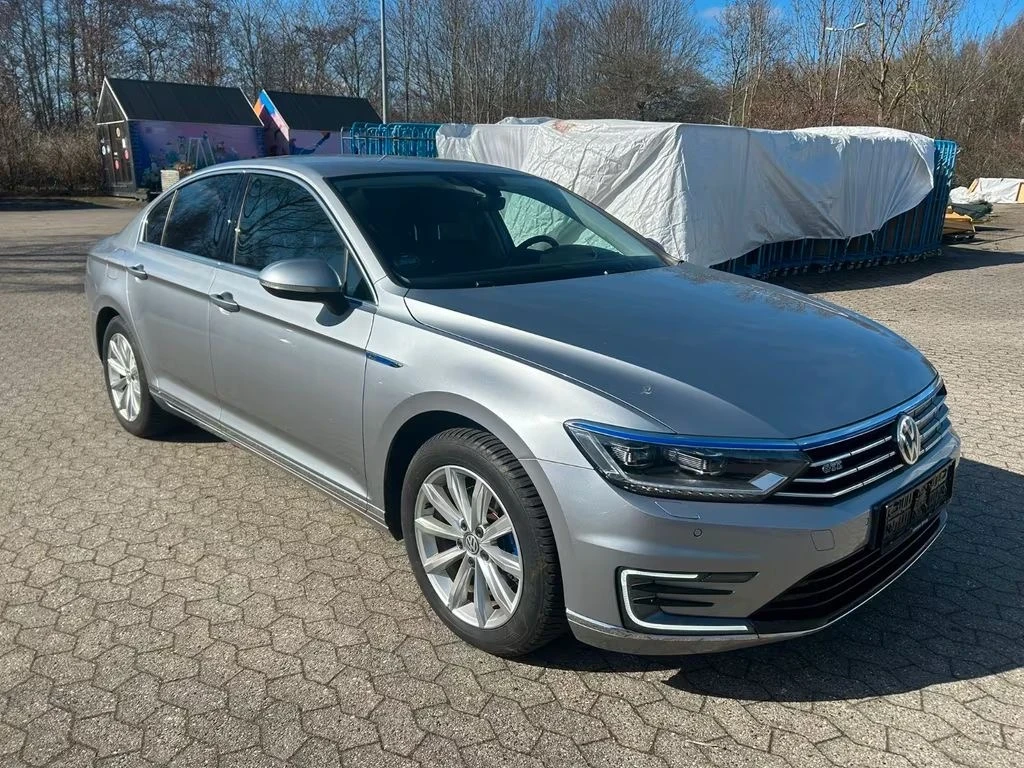 VW Passat Lim. Hybrid GTE* HUD* DigitalCockpit , снимка 2 - Автомобили и джипове - 54033600