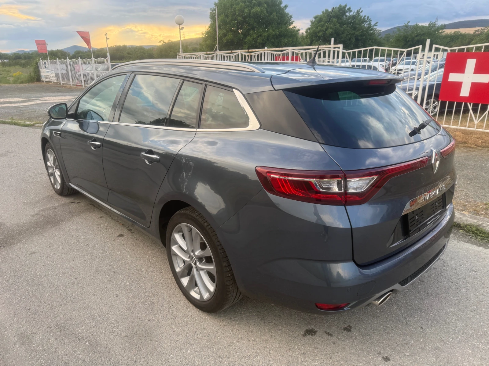 Renault Megane GT-LINE AUT. NAVI ШВЕЙЦАРИЯ, снимка 2 - Автомобили и джипове - 54649386