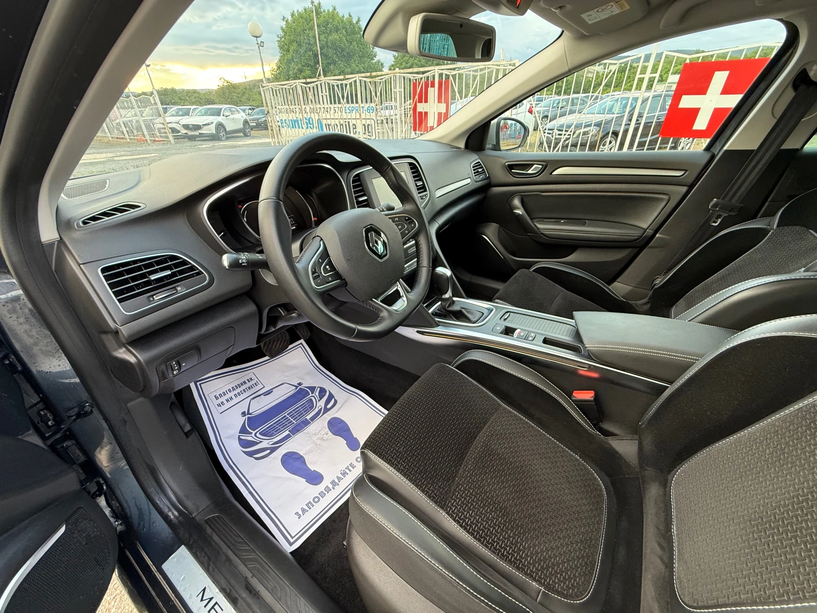 Renault Megane GT-LINE AUT. NAVI ШВЕЙЦАРИЯ, снимка 6 - Автомобили и джипове - 54649386