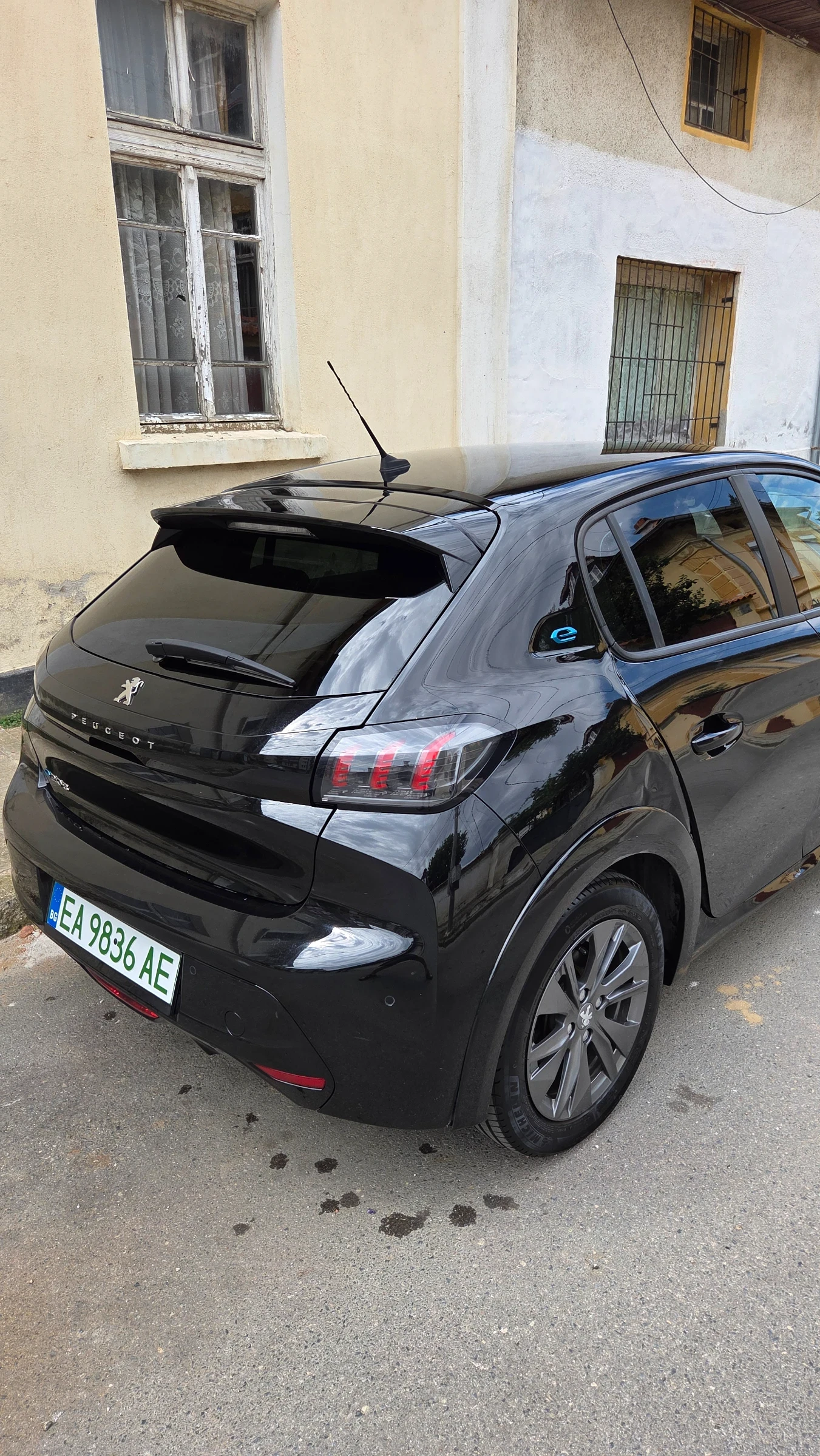 Peugeot 208 E 208, снимка 15 - Автомобили и джипове - 55606954