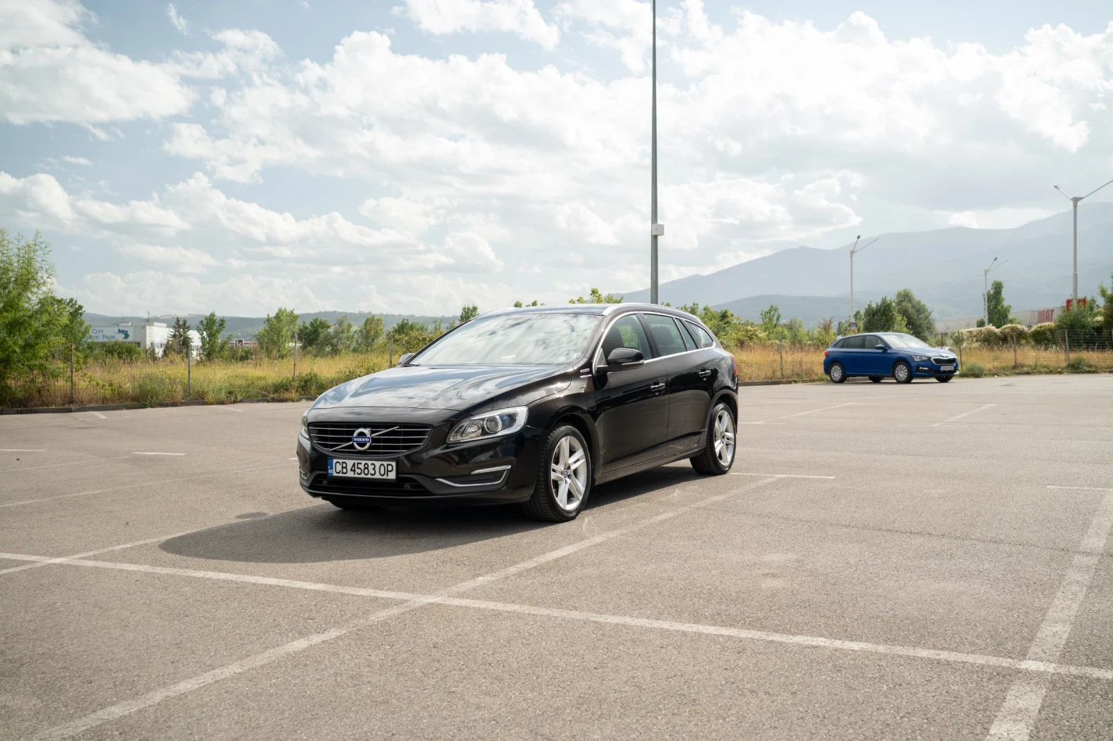 Volvo V60 D6 Summum, снимка 2 - Автомобили и джипове - 55892473